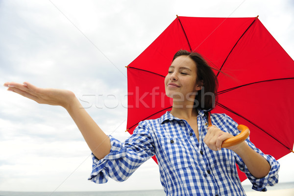 Imagine de stoc: Femeie · roşu · umbrelă · atingere · ploaie · asigurare