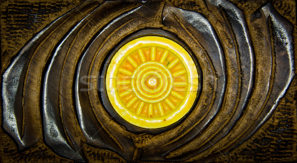 木 框 中央 陶瓷 黃色 太陽 商業照片 © Marcogovel