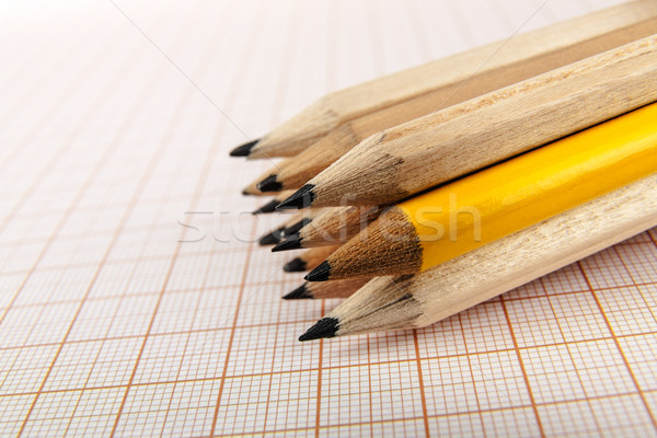 Az ahşap kalemler grafik kâğıt arka plan Stok fotoğraf © marekusz