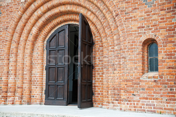 Kilise kapı küçük pencere açmak Stok fotoğraf © marekusz