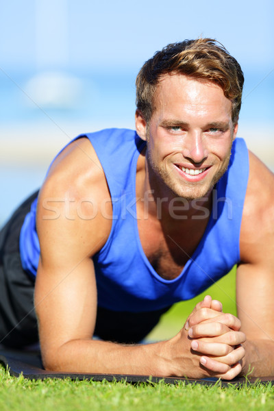 Fitness homme formation planche core exercice [[stock_photo]] © Maridav