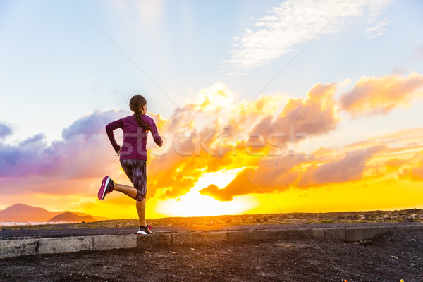 Stockfoto: Parcours · lopen · vrouw · runner · zonsondergang · weg