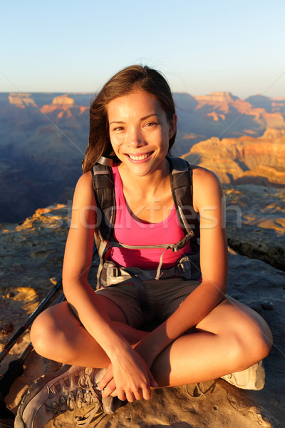 Wandern Frau lächelnd natürlichen glücklich Stock foto © Maridav