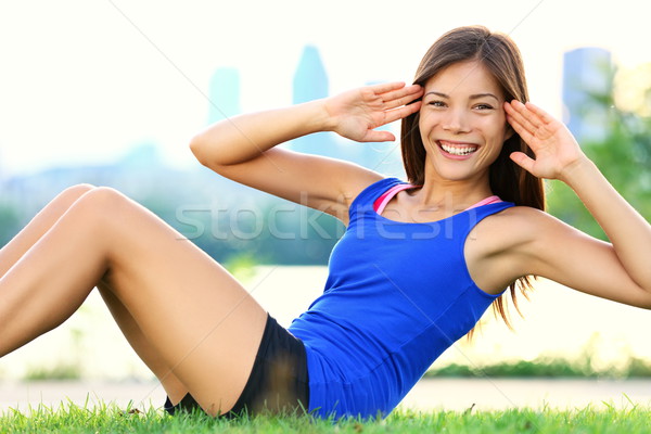 Oefening vrouw zitten training outdoor opleiding Stockfoto © Maridav