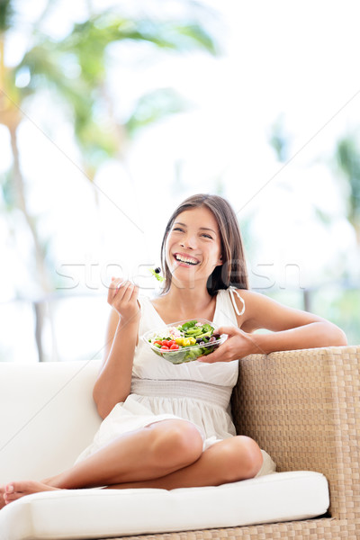 Foto stock: Mulher · alimentação · salada · sorridente · feliz