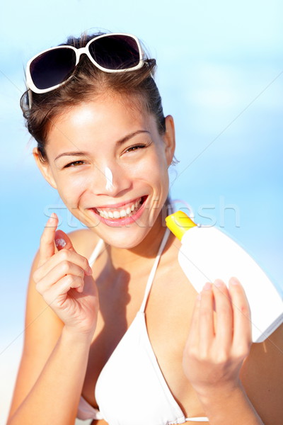 Vacaciones mujer protector solar nariz playa cute Foto stock © Maridav