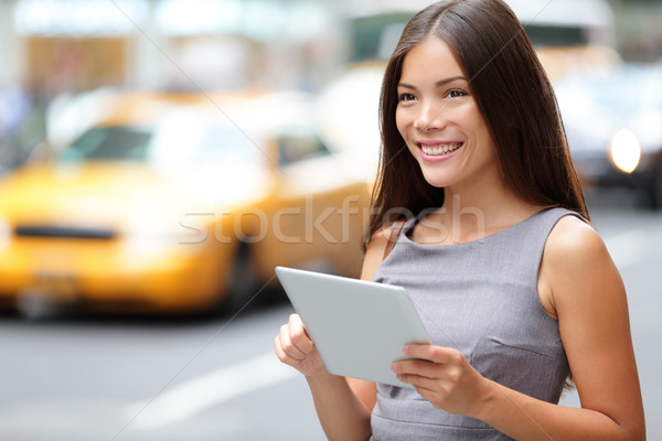 Tablet-Computer business woman New York City stehen Straße gelb Stock foto © Maridav