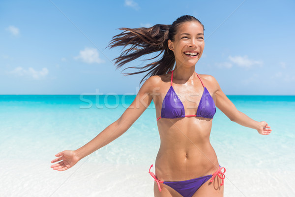 [[stock_photo]]: Vacances · d'été · femme · heureux · courir · eau · plage