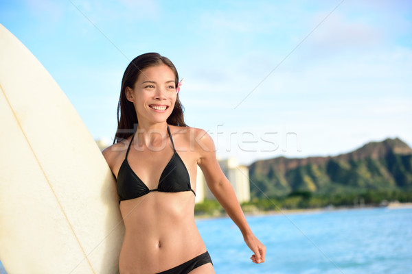 Surfer femeie surfing waikiki plajă Hawaii Imagine de stoc © Maridav