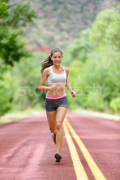 Runner vrouw lopen opleiding wonen gezond leven Stockfoto © Maridav