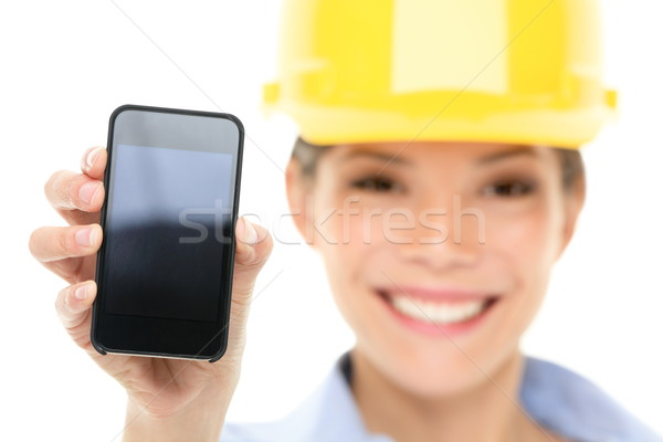 Mérnök nő mutat okostelefon visel építkezés Stock fotó © Maridav