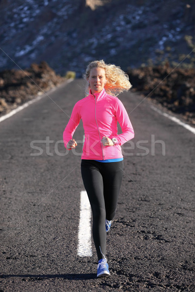 Esecuzione runner donna sport allenamento montagna Foto d'archivio © Maridav