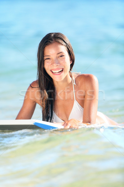 Stockfoto: Surfboard · vrouw · glimlachen · spelen · oceaan · gelukkig · glimlachend