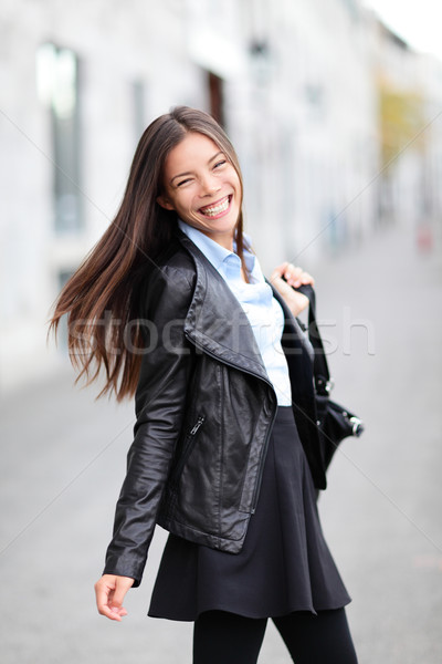 Cidade menina moderno urbano mulher sorrindo feliz Foto stock © Maridav