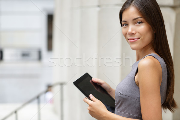Femme d'affaires avocat ordinateur à l'extérieur Photo stock © Maridav