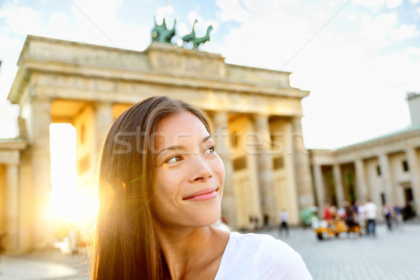 ベルリン 人 女性 ブランデンブルグ門 笑みを浮かべて 幸せ ストックフォト © Maridav