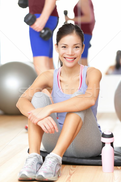 Mujer de la aptitud feliz gimnasio sonriendo formación sesión Foto stock © Maridav