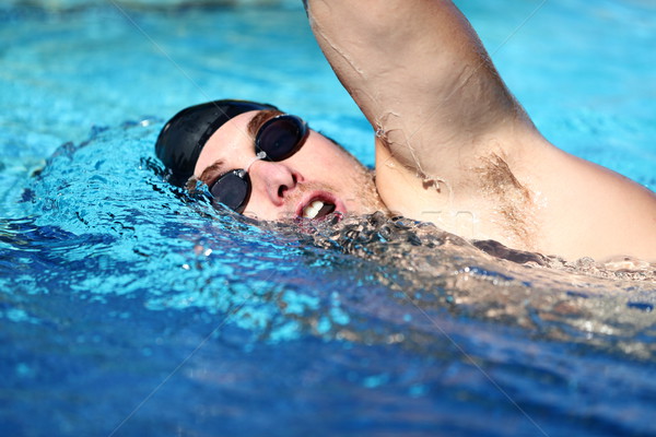 Homem natação rastejar masculino freestyle Foto stock © Maridav