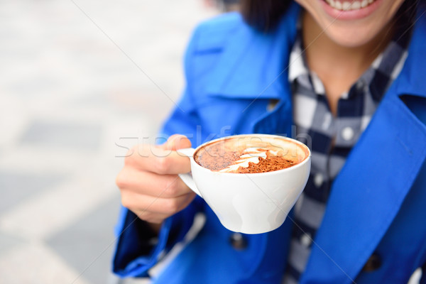 Ceaşcă de cafea spuma cafenea femeie potabilă Imagine de stoc © Maridav