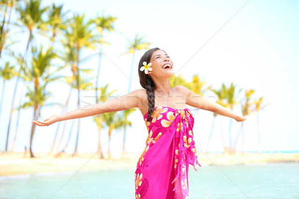 Stock foto: Glücklich · Frau · Freiheit · Palmen · Strand · lächelnd