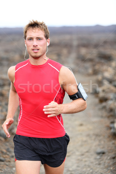 Atlet funcţionare masculin alergător în aer liber Imagine de stoc © Maridav