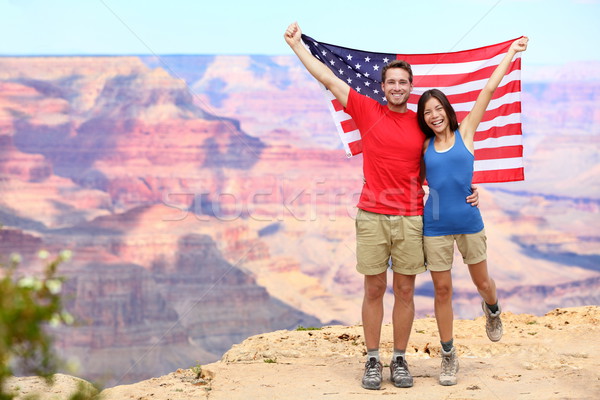 Foto stock: EUA · viajar · turista · casal · bandeira · americana