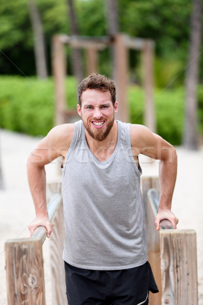 Homem treinamento de força fitness difícil cardio exercício Foto stock © Maridav