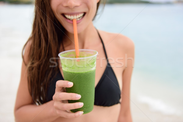 Smoothie verde mulher suco sol Foto stock © Maridav