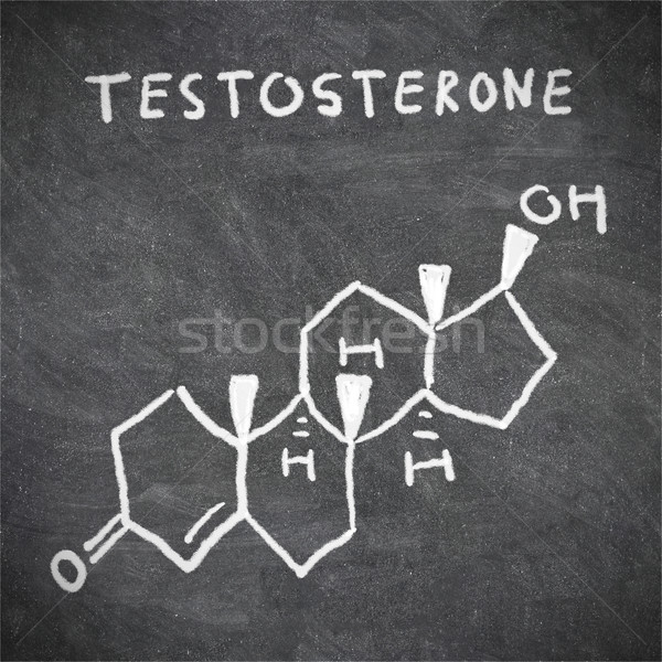 Foto stock: Testosterona · estrutura · química · fórmula · lousa · escrito · giz