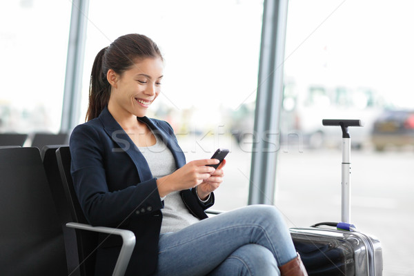 ストックフォト: 空港 · ビジネス女性 · スマートフォン · ゲート · 待って · 空の旅