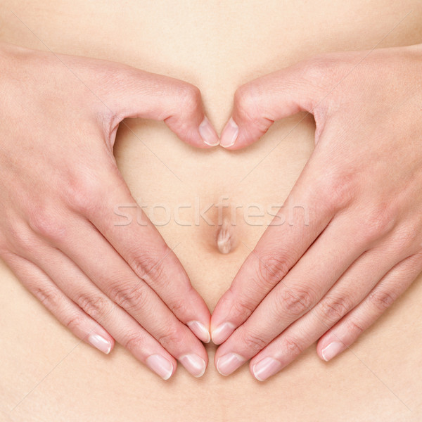 беременная женщина беременности сердце желудка рук женщины Сток-фото © Maridav