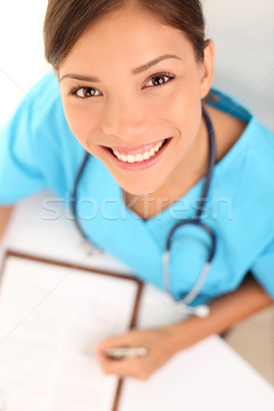 Asistentă femeie medical profesional medic tineri Imagine de stoc © Maridav