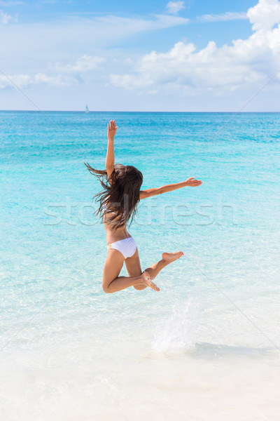 Stockfoto: Gelukkig · strand · vakantie · succes · vrouw · springen