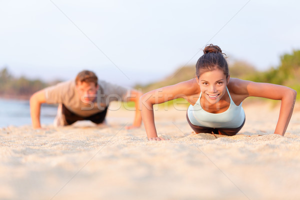 фитнес люди, работающие из пляж молодые люди Сток-фото © Maridav