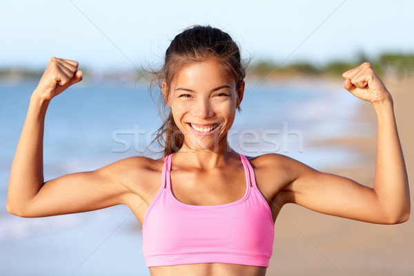 Stockfoto: Gelukkig · fitness · vrouw · spieren · strand · glimlachend
