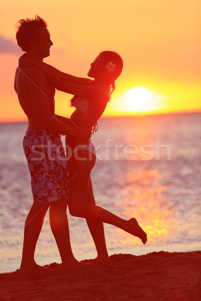 Romántica Pareja besar playa puesta de sol viaje Foto stock © Maridav