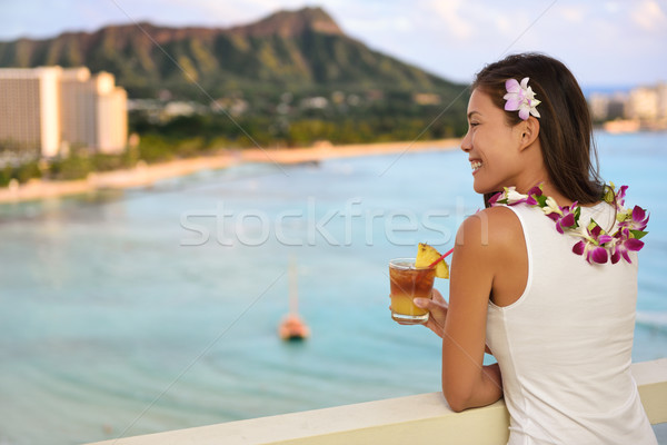 女子 飲用水 威基基 夏威夷 訴諸 海灘 商業照片 © Maridav