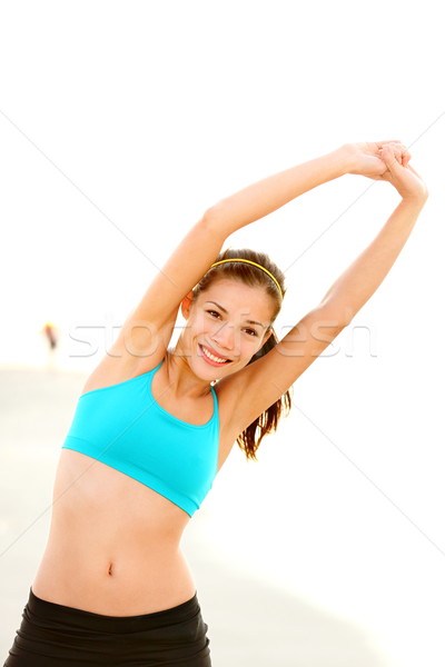 Antrenament femeie pregătire plajă potrivi fitness Imagine de stoc © Maridav