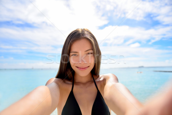 Nő elvesz önarckép tengerparti nyaralás fiatal ázsiai Stock fotó © Maridav