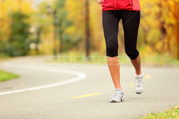 Läufer Beine Laufschuhe Frau Joggen Herbstfarben Stock foto © Maridav