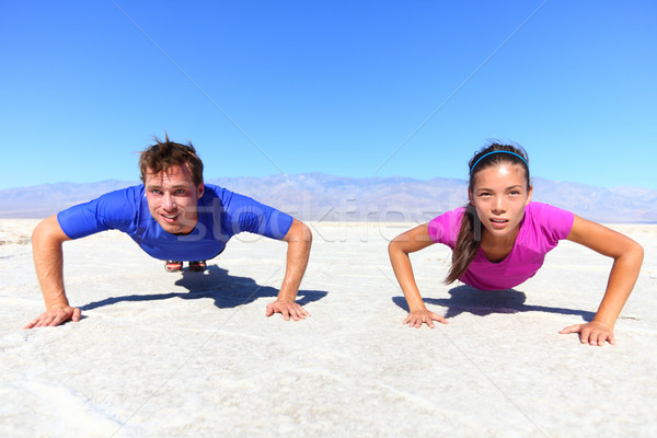 Foto stock: Deporte · jóvenes · fitness · Pareja · atletas · flexiones