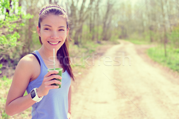 Menina potável saudável smoothie verde fitness verde Foto stock © Maridav