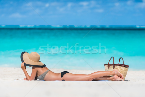 пляж Летние каникулы женщину расслабляющая солнечные ванны белый Сток-фото © Maridav