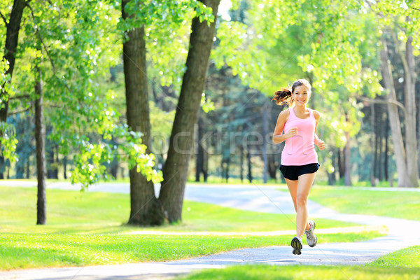 Jogging donna esecuzione parco sole bella Foto d'archivio © Maridav