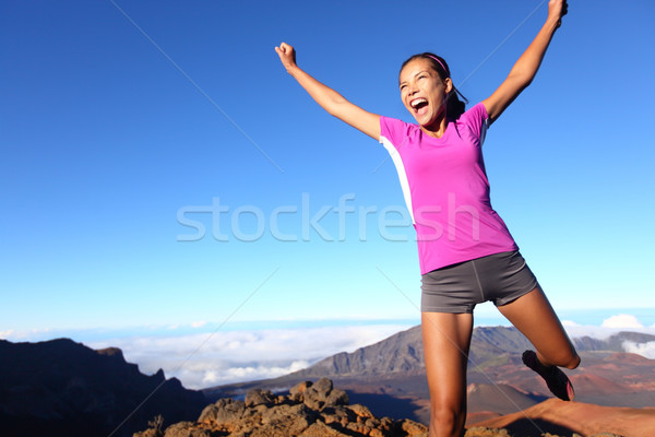 Siker nyertes fitnessz futó nő ugrik Stock fotó © Maridav