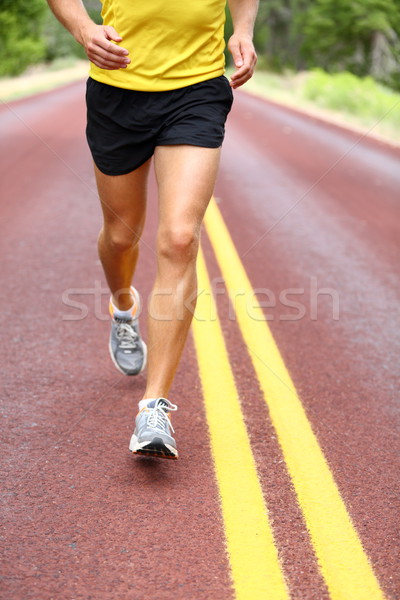 Foto d'archivio: Esecuzione · uomo · runner · primo · piano · scarpe · da · corsa · maschio