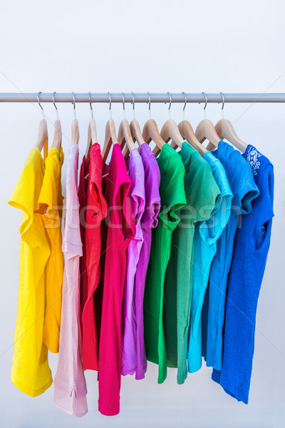 Moda ubrania odzież rack kolorowy szafie Zdjęcia stock © Maridav