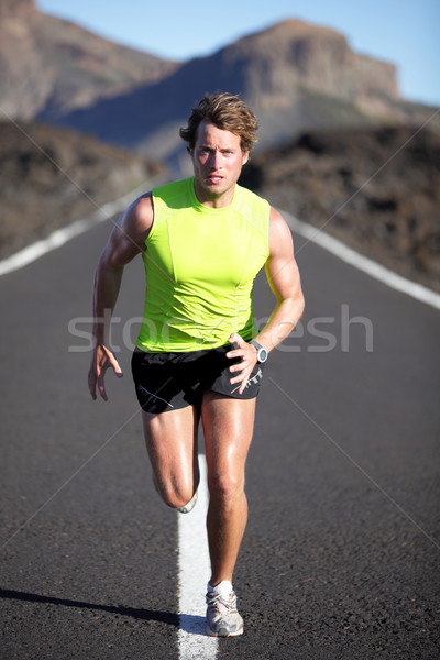 Alergător masculin atlet funcţionare om rutier Imagine de stoc © Maridav