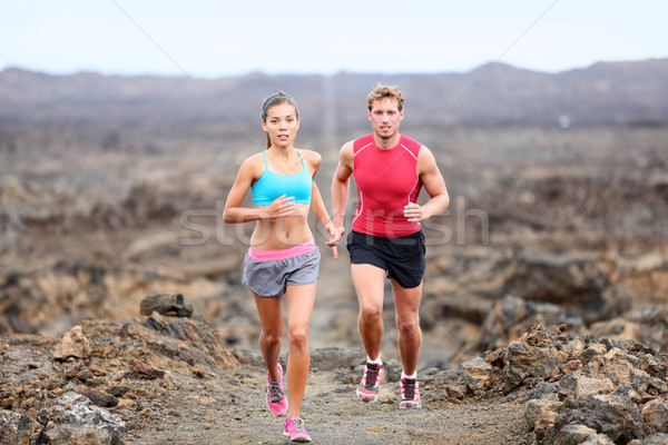 Activ sportiv oameni runners traseu funcţionare Imagine de stoc © Maridav