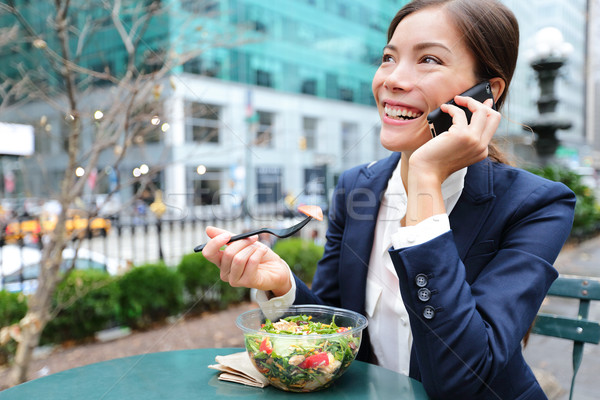 Jóvenes mujer de negocios pausa para el almuerzo hablar comer Foto stock © Maridav